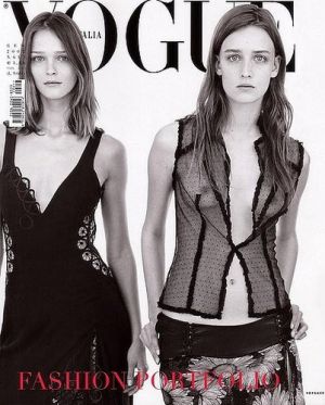 Vogue magazine covers - wah4mi0ae4yauslife.com - Vogue Italia January 2002.jpg
